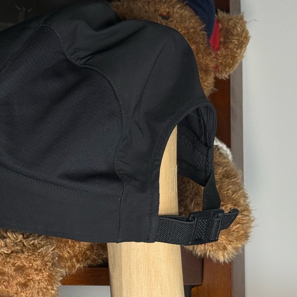 Arc’Teryx Running Hat - Picture 3 of 3